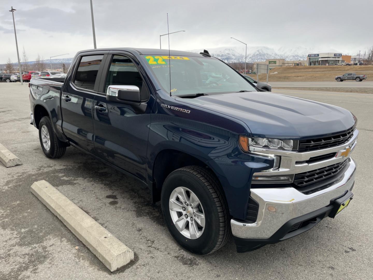 2022 BLUE /Black CHEVROLET SILVERADO 1500 LT (3GCUYDEDXNG) with an 5.3L engine, Automatic transmission, located at 1960 Industrial Drive, Wasilla, 99654, (907) 274-2277, 61.573475, -149.400146 - Photo#6